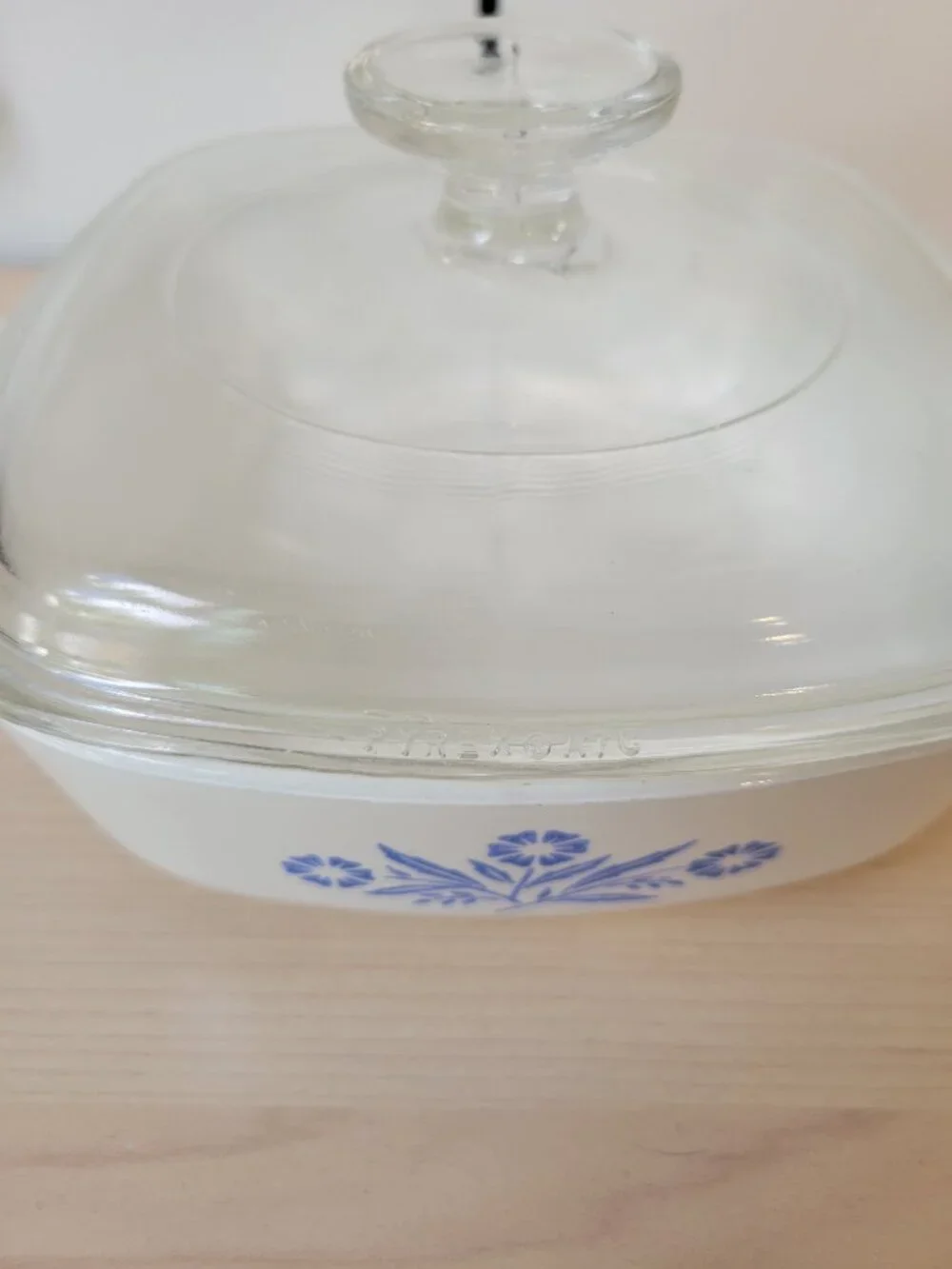 Vintage CORNINGWARE Blue Cornflower 1-Quart Casserole Dish w/ Chipped Pyrex Lid